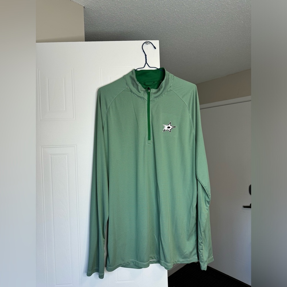 LEVEL WEAR “2 Dallas Stars Orion Icon Mantra”
Color: Green 
Size L
Chest: 42-44